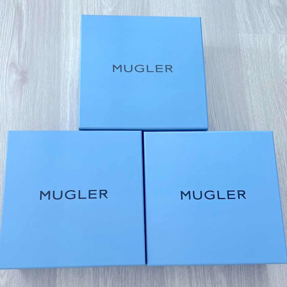 Mugler box